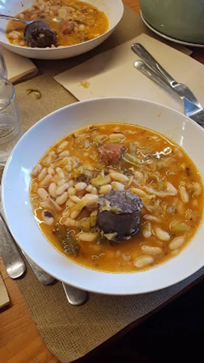 Comida y bebida