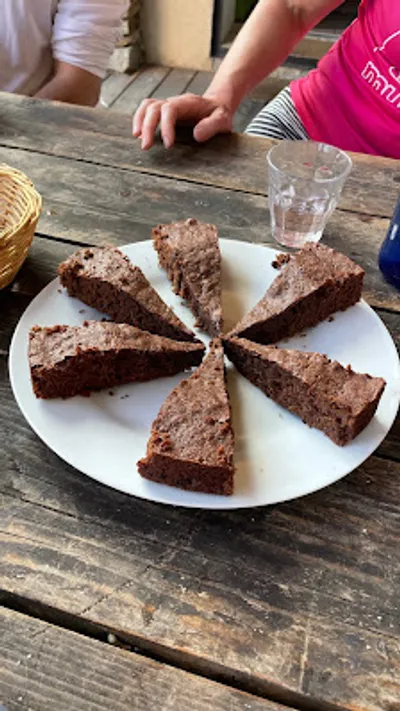 Comida y bebida