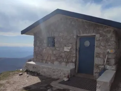 Vista del refugio Aizkorriko aterpea