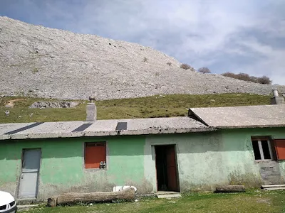Vista del refugio Asuntze Aterpea