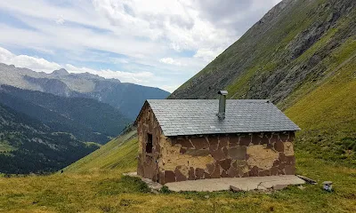 Vista del refugio Cabaña de Añes Cruces