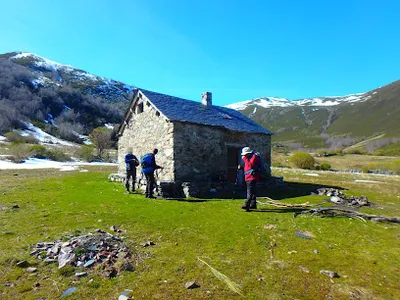 Vista del refugio Cabaña de Camposantiago
