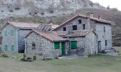 Vista del refugio Refugio Arnotegi Mendi Taldea