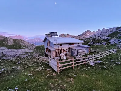 Visitar la página de Refugio Vega de Ario